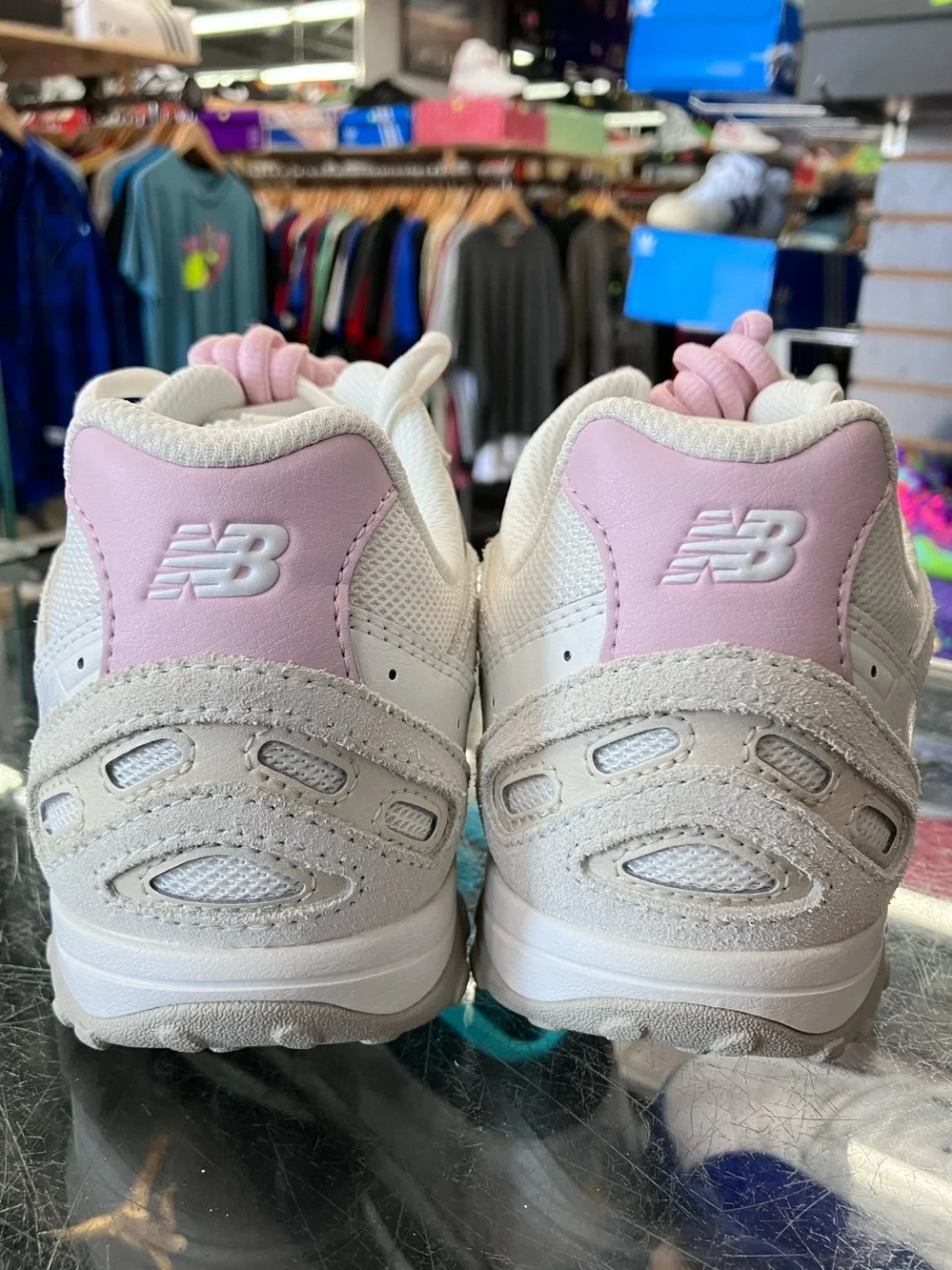 Women’s New Balance 204L Sea Salt Pink Size 9.5